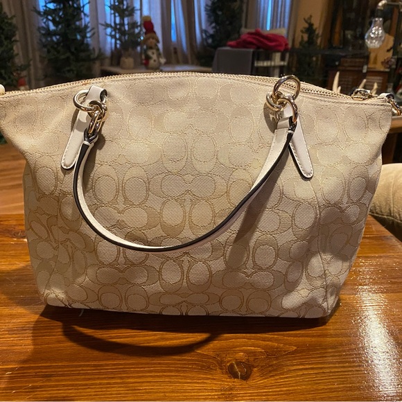 Coach - Picture 2 of 5